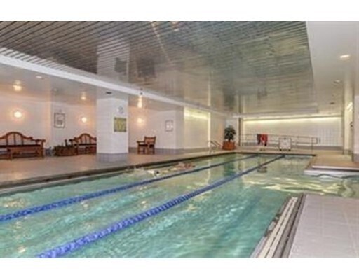 Foto del edificio - 75-83-83 Cambridge Pkwy