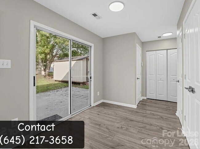 Foto del edificio - 3003 Hawick Commons Dr