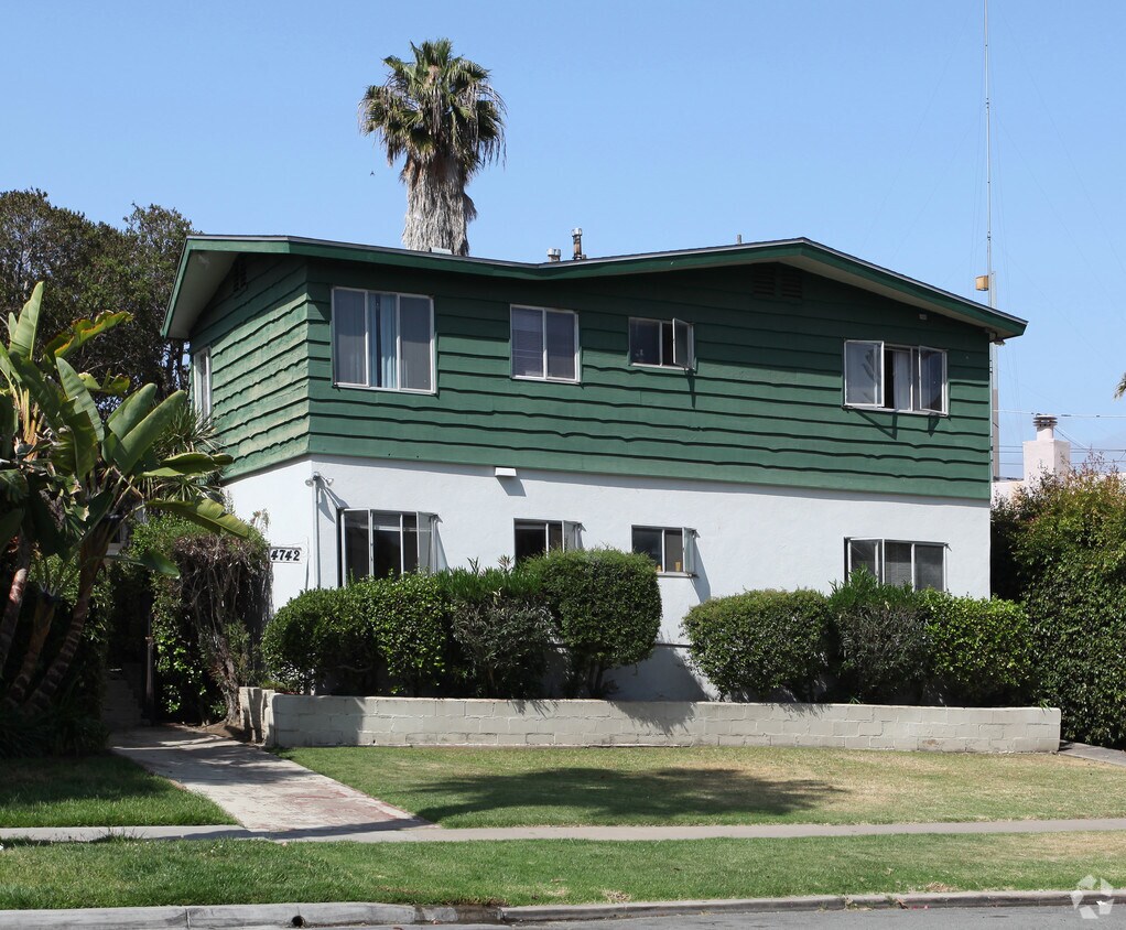 Primary Photo - 4742 E Mountain View Dr