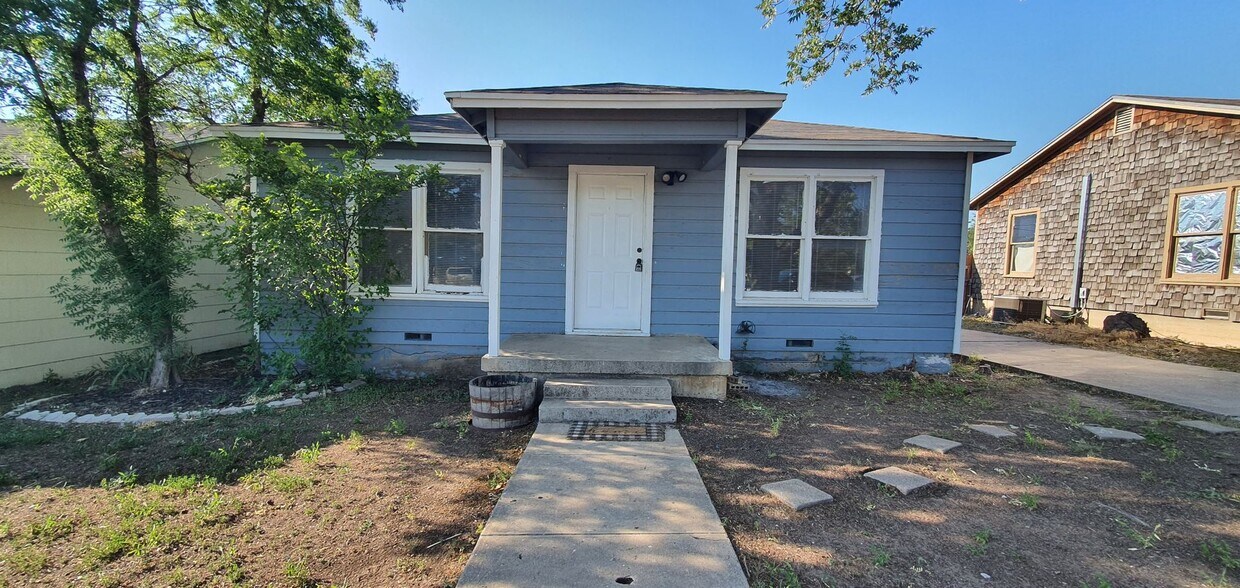 Primary Photo - Quaint 2 bedroom 1 bath home available SOON!