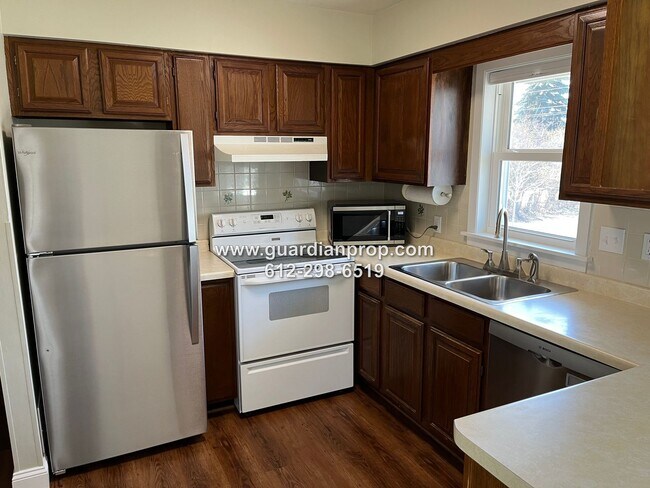 Foto del edificio - Shoreview House Available September 1st, U...