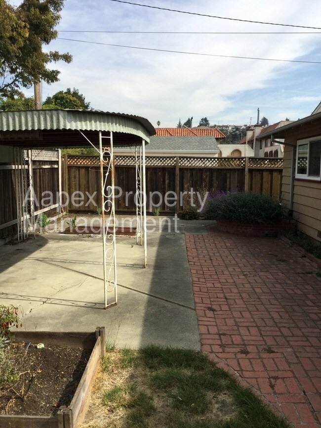 Building Photo - 922 Joaquin Ave