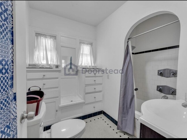 Building Photo - 2 Bedroom Single Family Home in San Bernar...