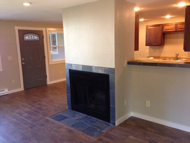 Building Photo - 2 BR, 1BA, 1 car attached garage; SE Boise;