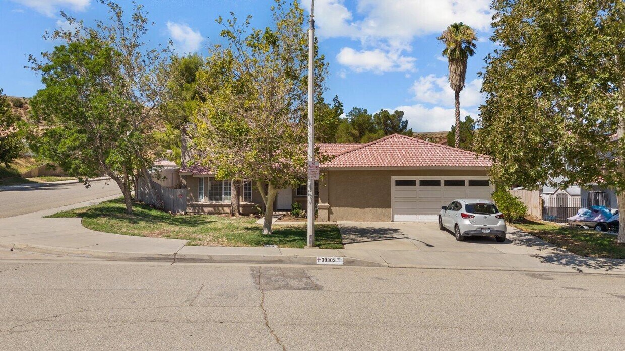 Primary Photo - 39303 Chalfont Ct