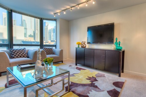 Foto principal - 1000 N LaSalle Dr