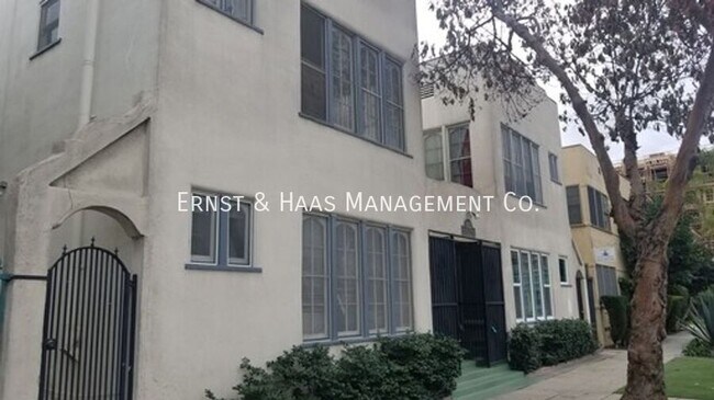 Foto del edificio - Lovely Studio Condo Located In Prime Long ...