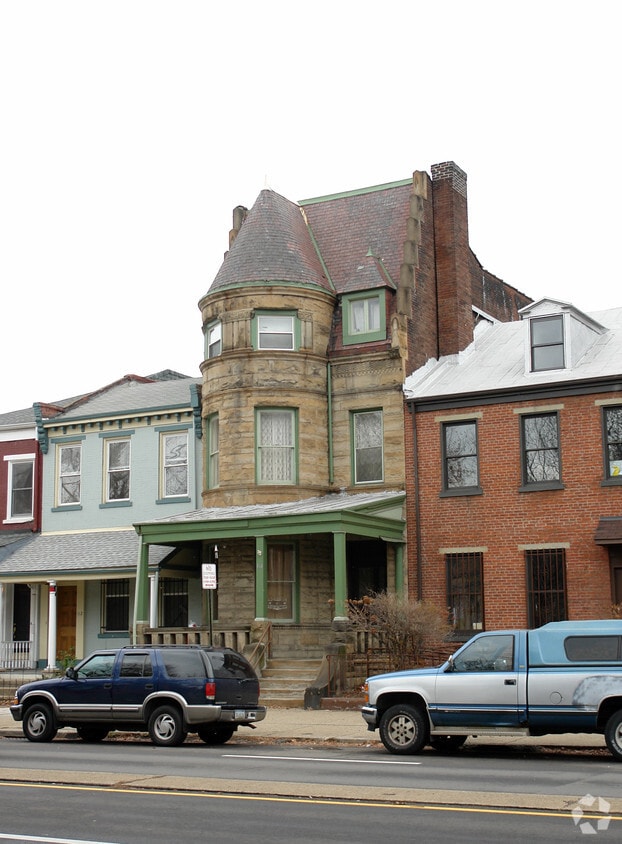 Building Photo - 114 E North Ave