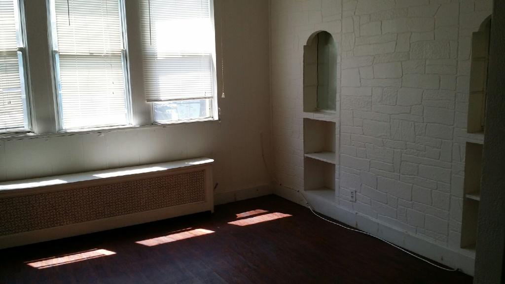 Sala de estar - 2954 Kensington Ave