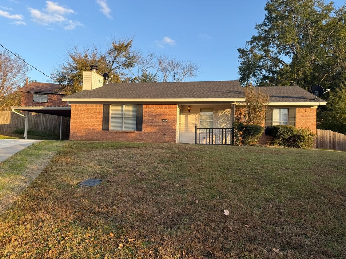 Foto principal - Beautiful 3 Bedroom home in Springhill ISD