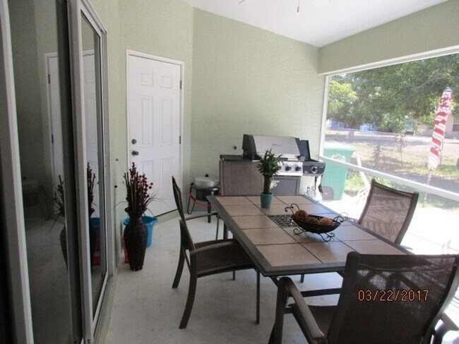 Foto del edificio - Single Family SW area Home with a Fenced Yard