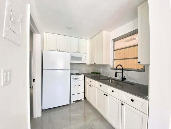 Foto del edificio - 660 NE 34th Ct