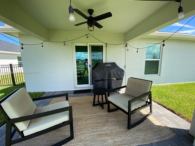 Building Photo - 11060 Middle Strm Dr