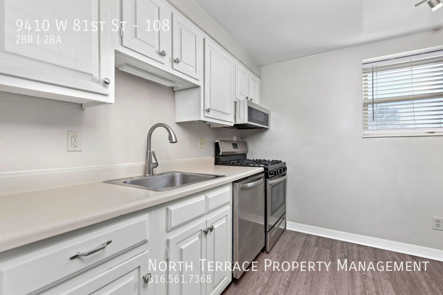 Primary Photo - Beautiful 2BR in Overland Park