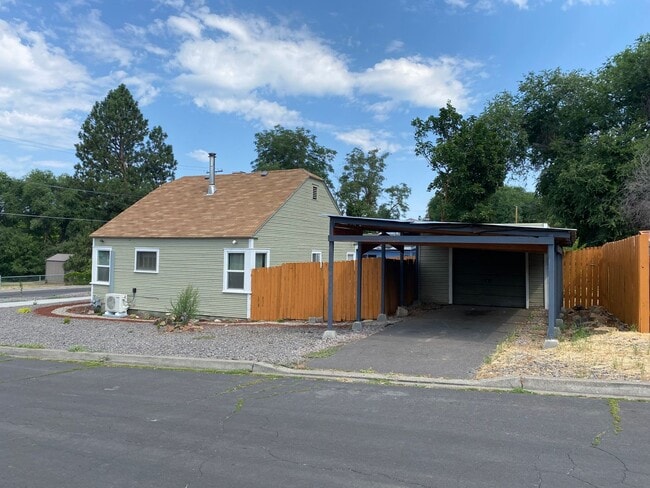 Building Photo - 2 bed 1 bath equipped with AC and large fenced yard