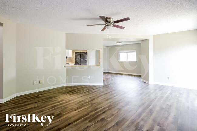 Foto del edificio - 5415 Colton Creek