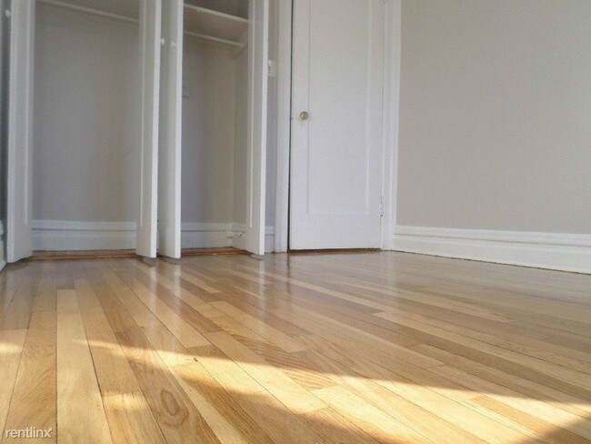 Foto del edificio - 2 br, 1 bath Apartment - 2510 31st Ave