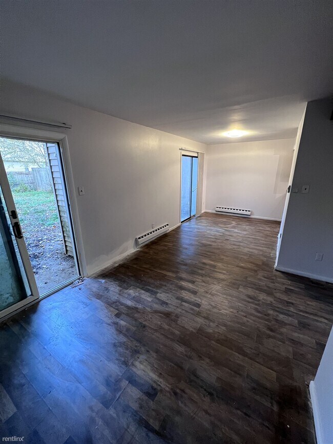 Foto del edificio - 3 br, 1 bath Townhome - 51 Presidential Drive