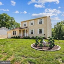 Building Photo - 10902 Valley Brook Dr