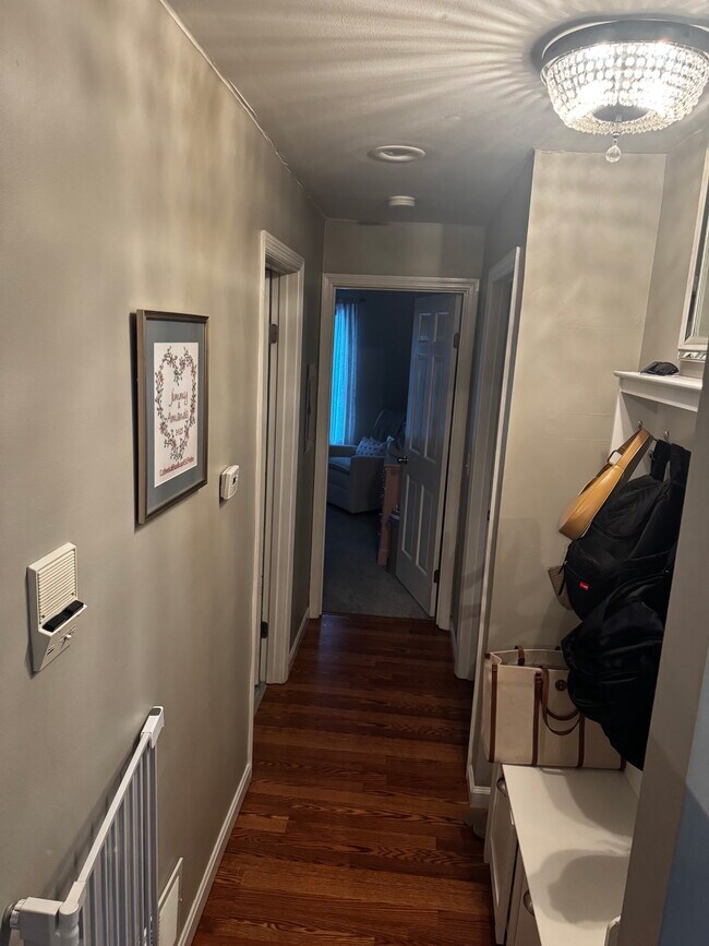 Foto del edificio - 9760 Bunker Hill Ln