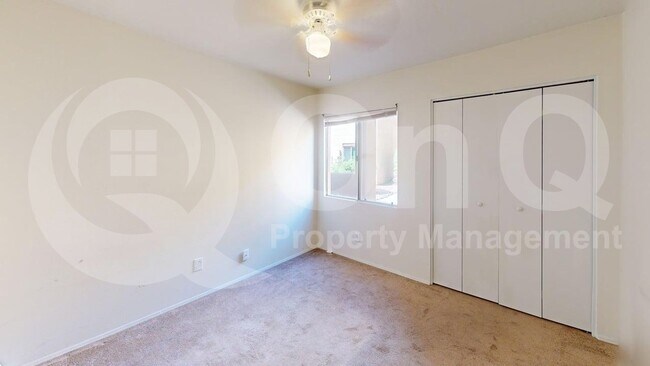 Building Photo - 1810 E Blacklidge Dr