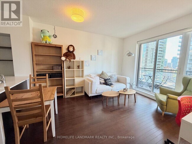 Building Photo - 35 Hayden St