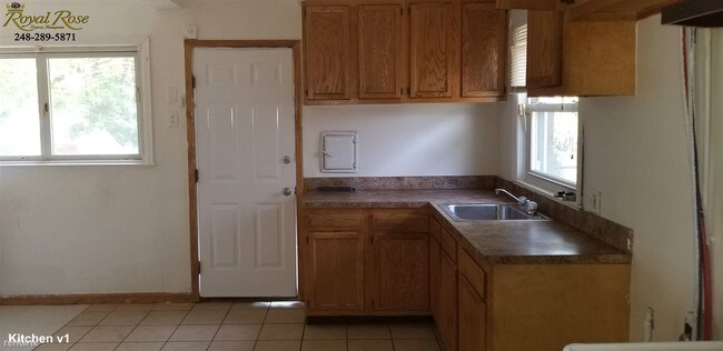 Building Photo - 3 br, 1 bath House - 28559 Parkwood St