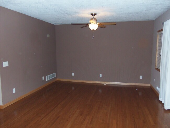 Building Photo - 3037 Dundee Ln