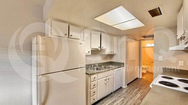 Building Photo - 3004 E Waltann Ln