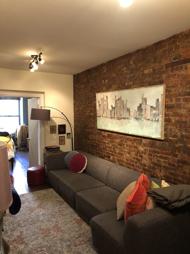 Building Photo - 464 6th St