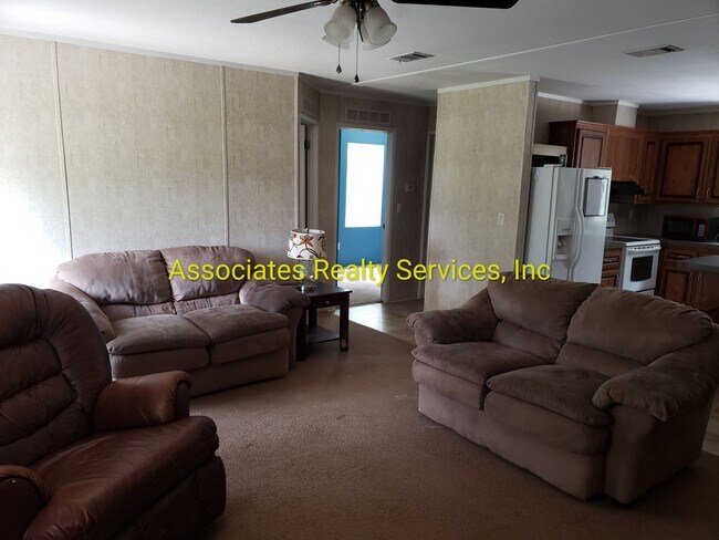 Foto del edificio - Remodeled and just on the Market!