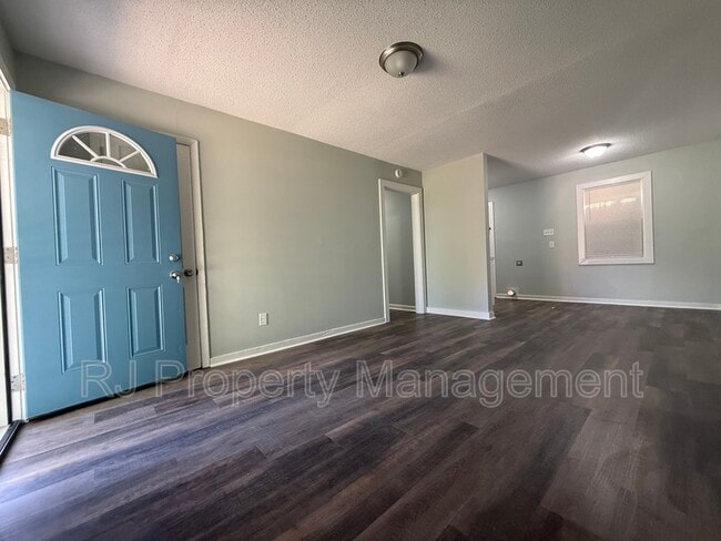 Photo - 307 W Peebles Rd House