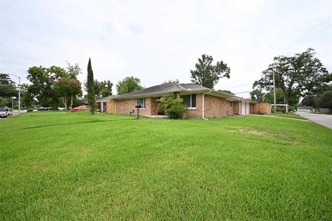Building Photo - 2127 Lamonte Ln