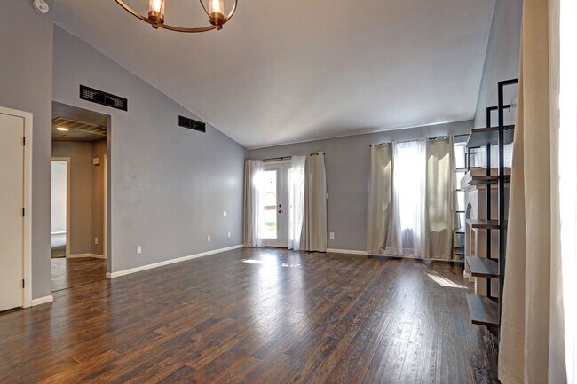 Foto del edificio - 1521 Desert Ridge Ave