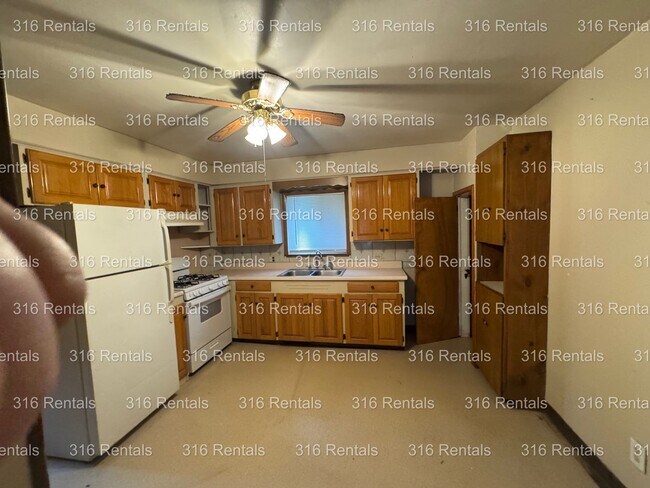 Foto del edificio - $1095- 4 bed 2 bath - Single Family Home
