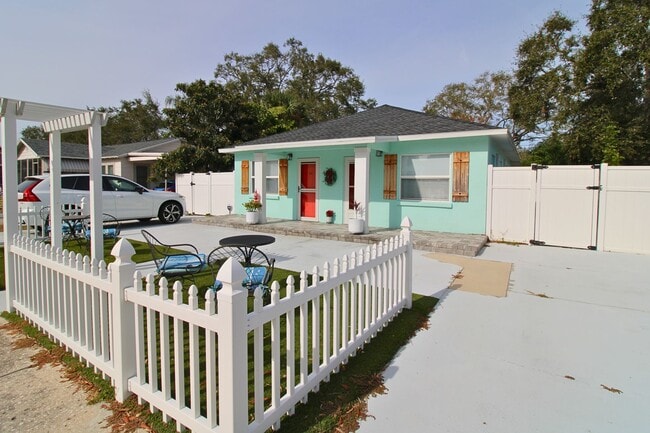 Photo - 536 Roanoke St Apartment