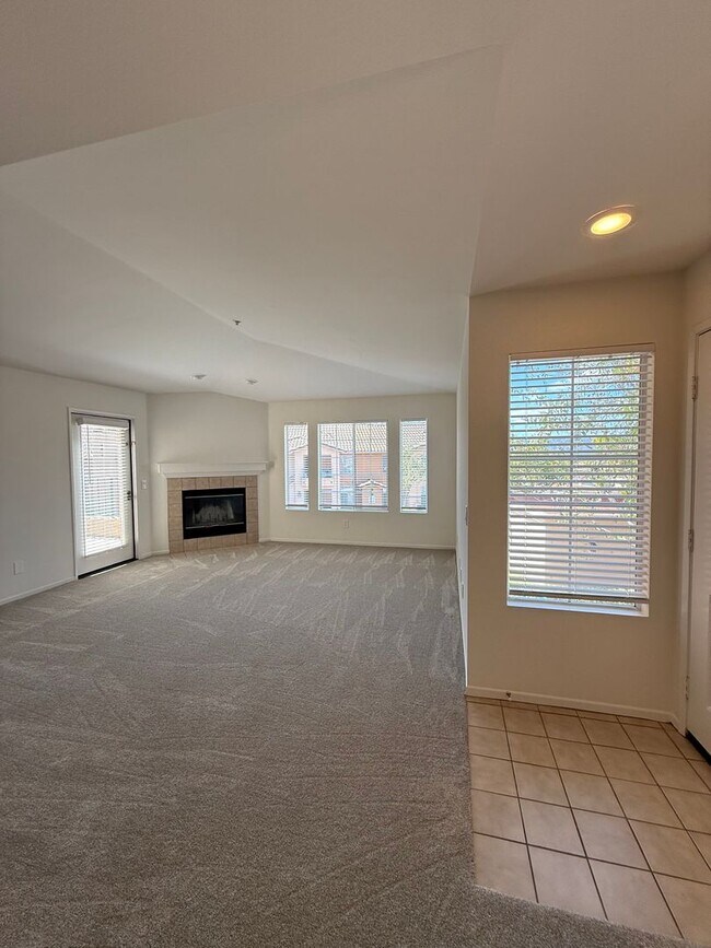 Foto del edificio - Terrific 2Br/2Ba Condo in gated community of Morada in Rancho Bernardo - Updated 2nd floor