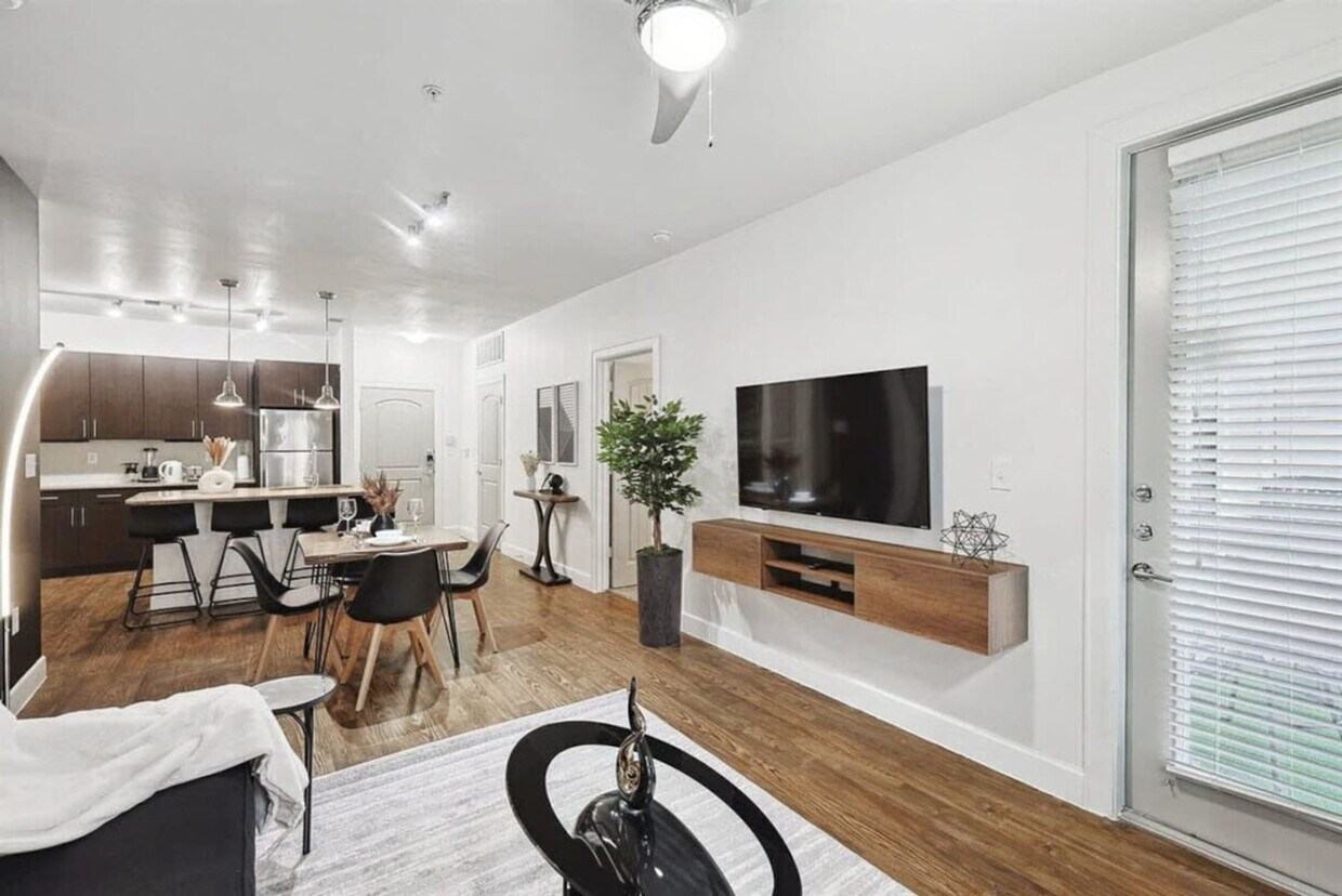 Primary Photo - 5445 Town and Country Blvd