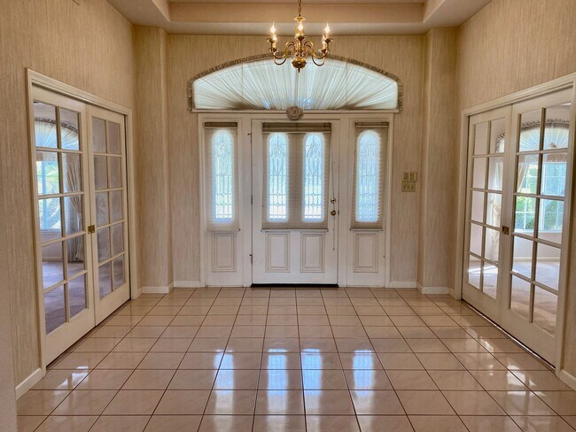 Building Photo - $3,800 West Fresno 5 Bedroom Home with Sol...