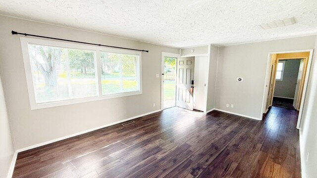 Building Photo - NORTH EAST SIDE 3 BEDROOM HOME AVAILABLE NOW!