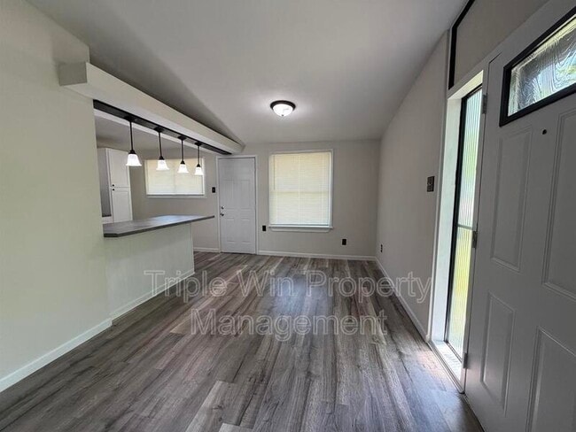 Building Photo - 765 Bobbins Ln