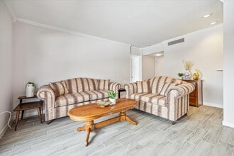 Building Photo - 2824 Briarhurst Dr