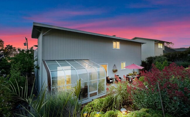 Building Photo - Beach House in Rio Del Mar