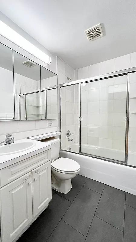 Building Photo - 107 E 63rd St