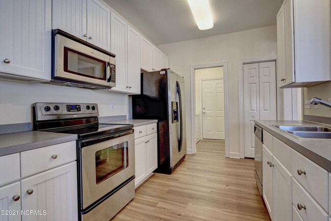 Building Photo - 1302 Suncrest Way