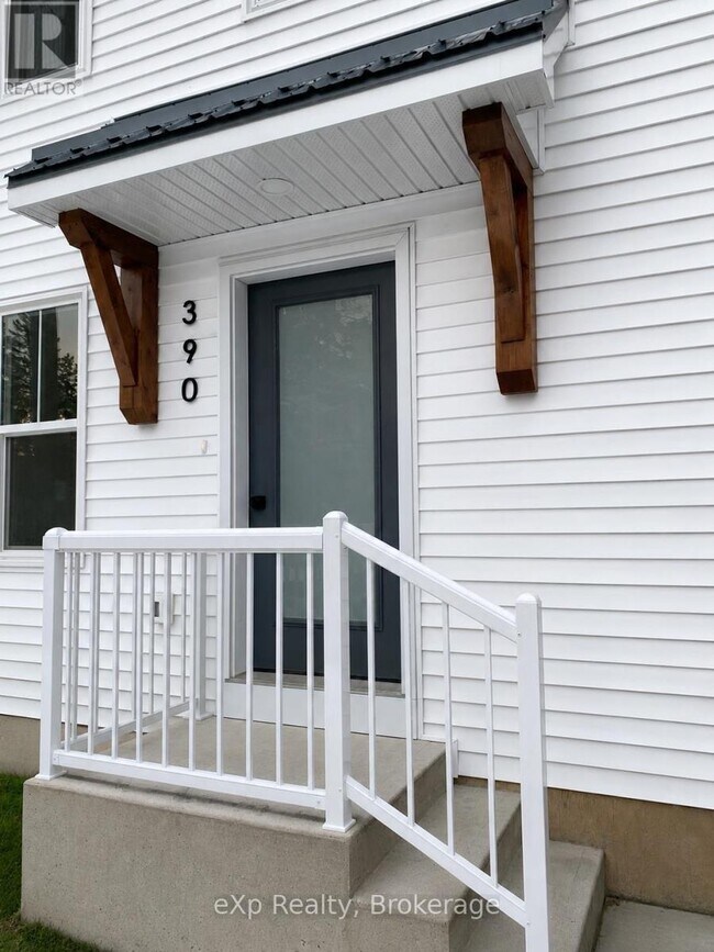 Photo du bâtiment - 390 13th St