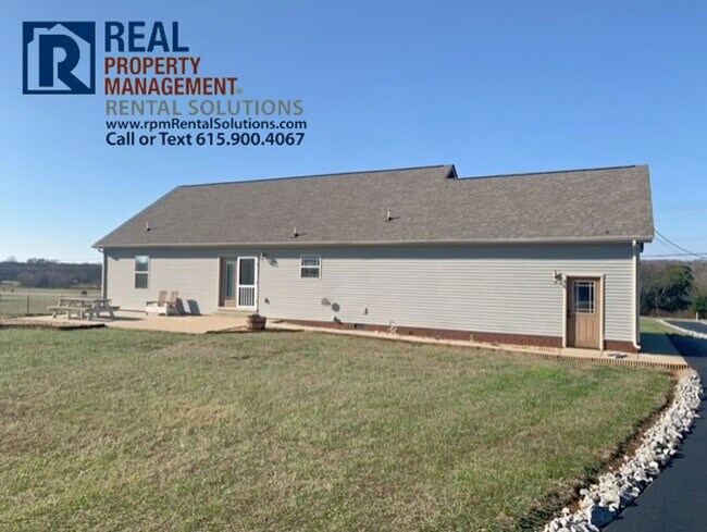 Building Photo - Wonderful 3 bedroom home w/ attached 2-car...