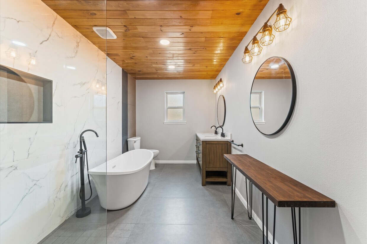 Foto principal - 10714 Deerwood Rd