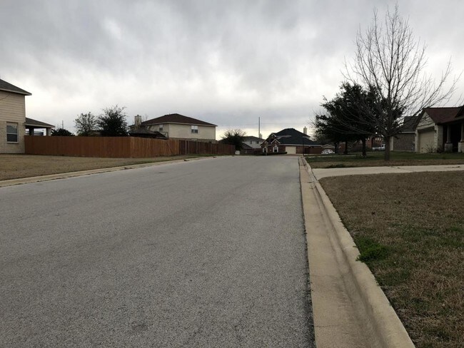 Building Photo - 419 W Iowa Dr