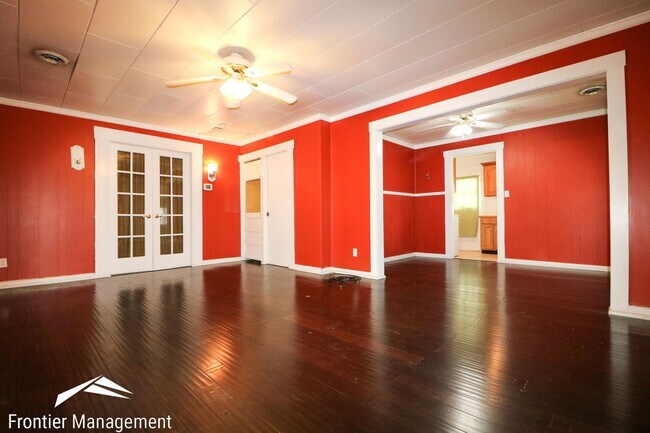 Building Photo - Adorable Single Family Home!